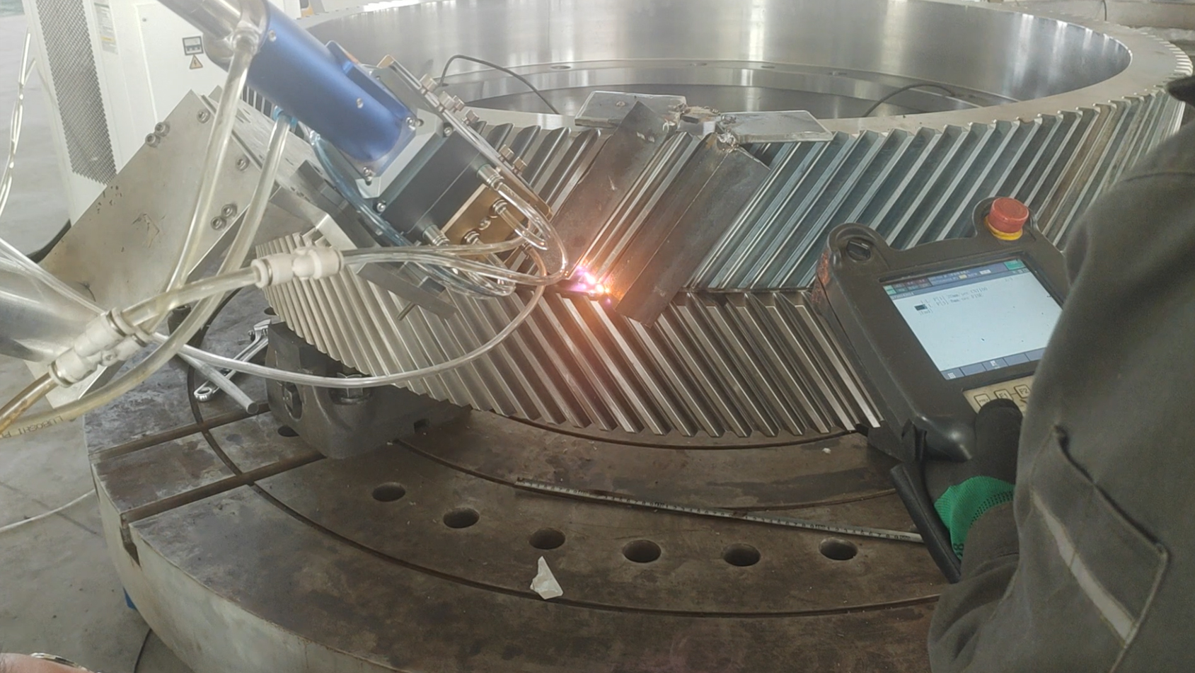 大型齒輪激光淬火修復(fù)加工