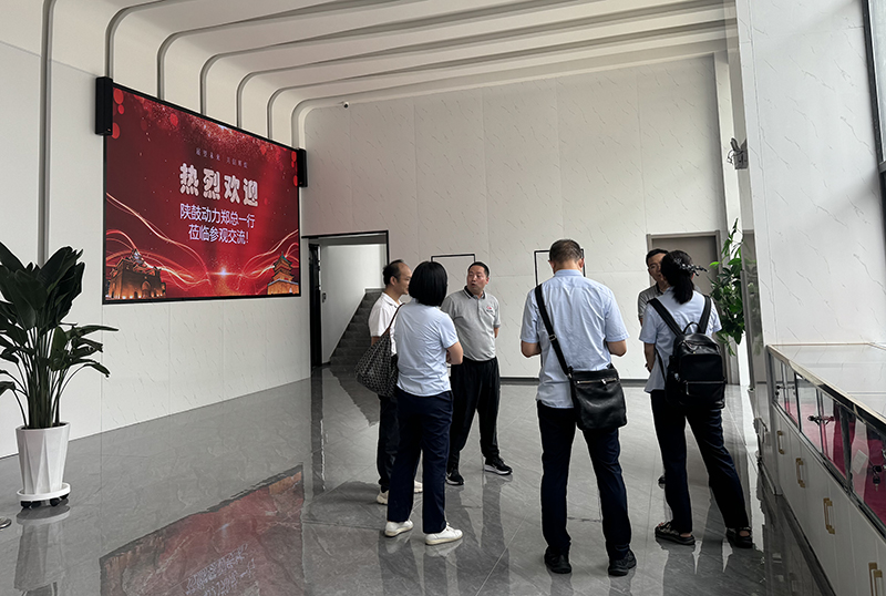 陜鼓動(dòng)力鄭總一行蒞臨國(guó)盛激光參觀(guān)交流